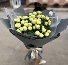 Букет Белые кустовые розы Солинеро в Коммунаре Ставропольского края