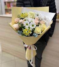 Букет цветов из:  Альстромерии, Розы и Хризантемы в Коммунаре Ставропольского края