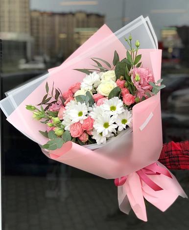 Букет цветов из: Розы, Лизиантусы и Хризантемы в Коммунаре Ставропольского края